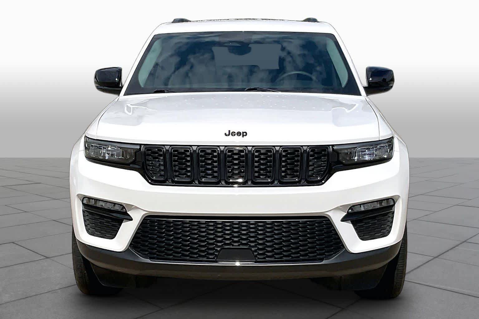 Used 2023 Jeep Grand Cherokee Limited w/ Black Appearance Package AWD/4WD image 4