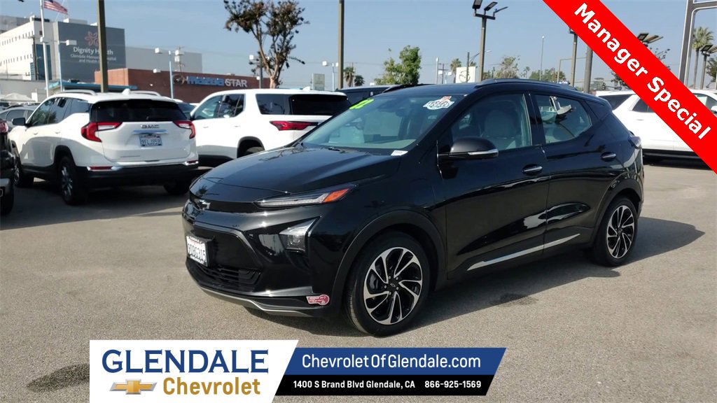 Certified 2022 Chevrolet Bolt EUV Premier w/ Sun & Sound Package image 3