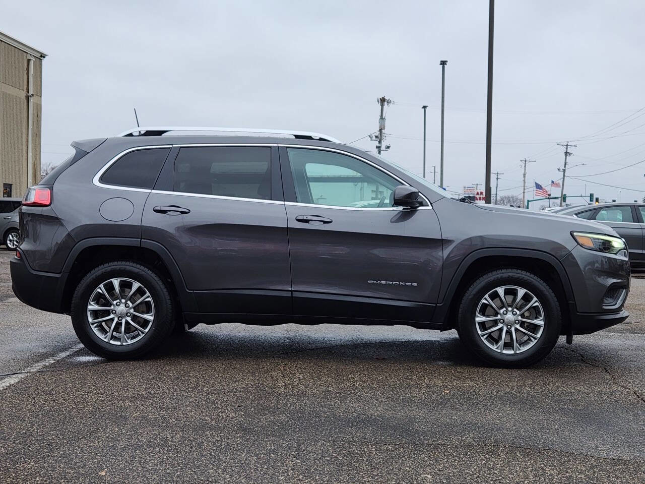 Used 2019 Jeep Cherokee Latitude Plus image 10