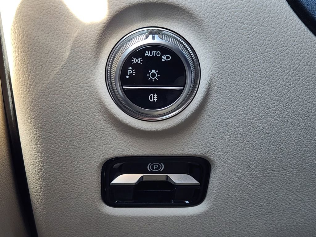 Used 2026 Mercedes-Benz C 300 4MATIC Sedan image 21