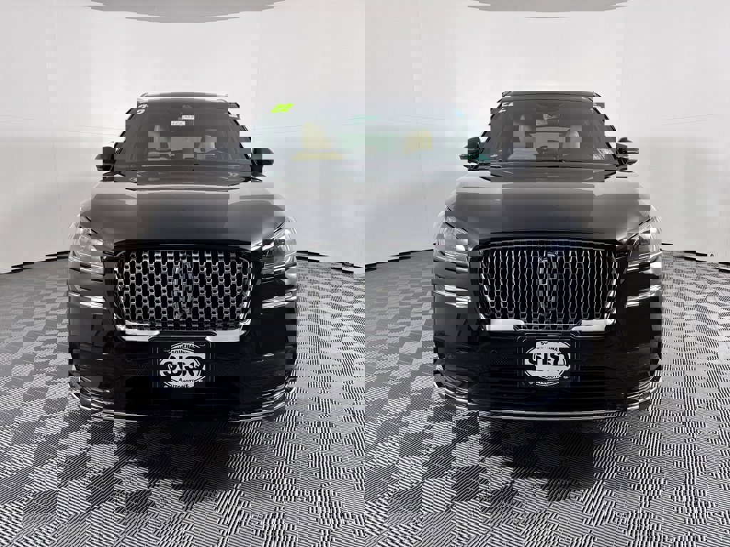 Used 2022 Lincoln Corsair Reserve w/ Equipment Group 201A image 2