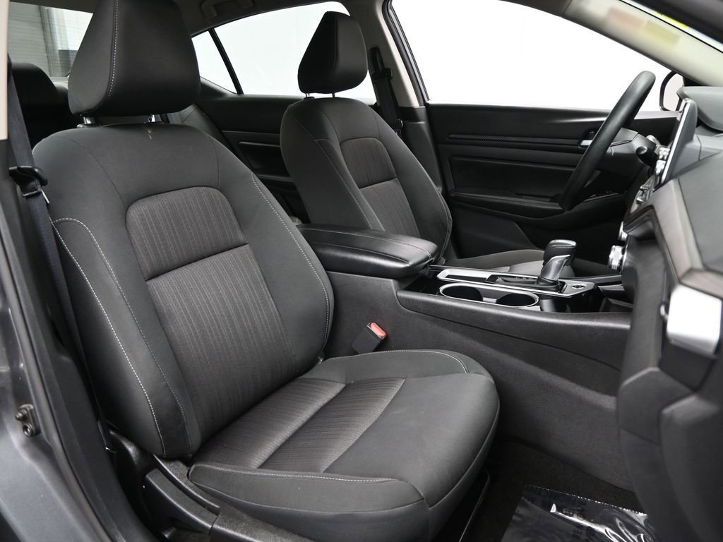 Used 2024 Nissan Altima 2.5 SV image 10