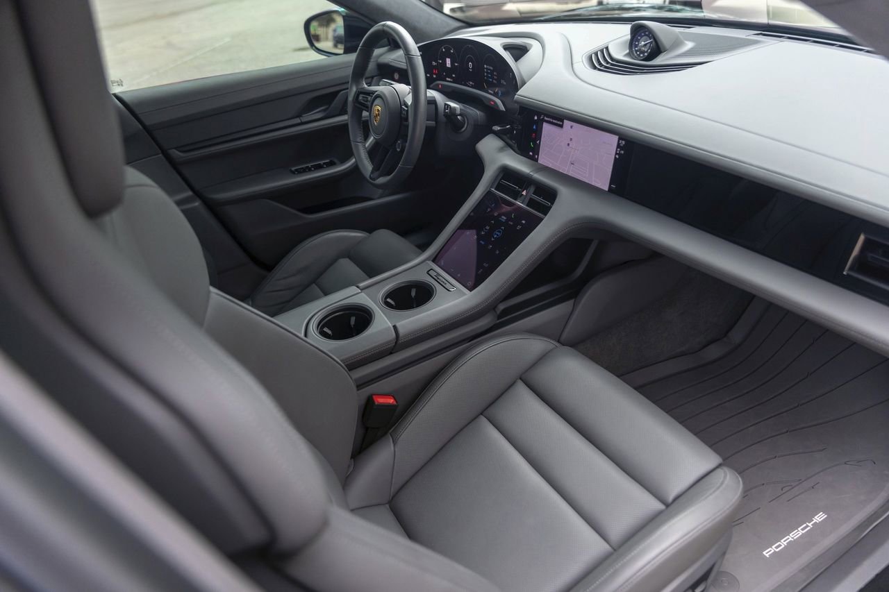 Used 2022 Porsche Taycan GTS AWD/4WD image 43