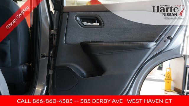 Used 2023 Nissan Rogue SV image 48