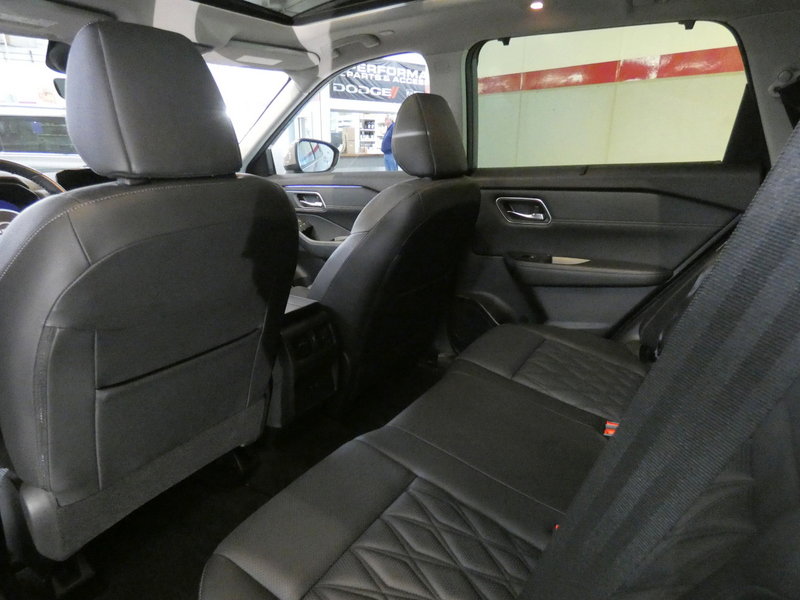 Used 2023 Nissan Rogue Platinum AWD/4WD image 23