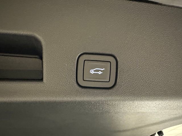 New 2026 Chevrolet Traverse LT w/ Sun and Wheel Package AWD/4WD image 17