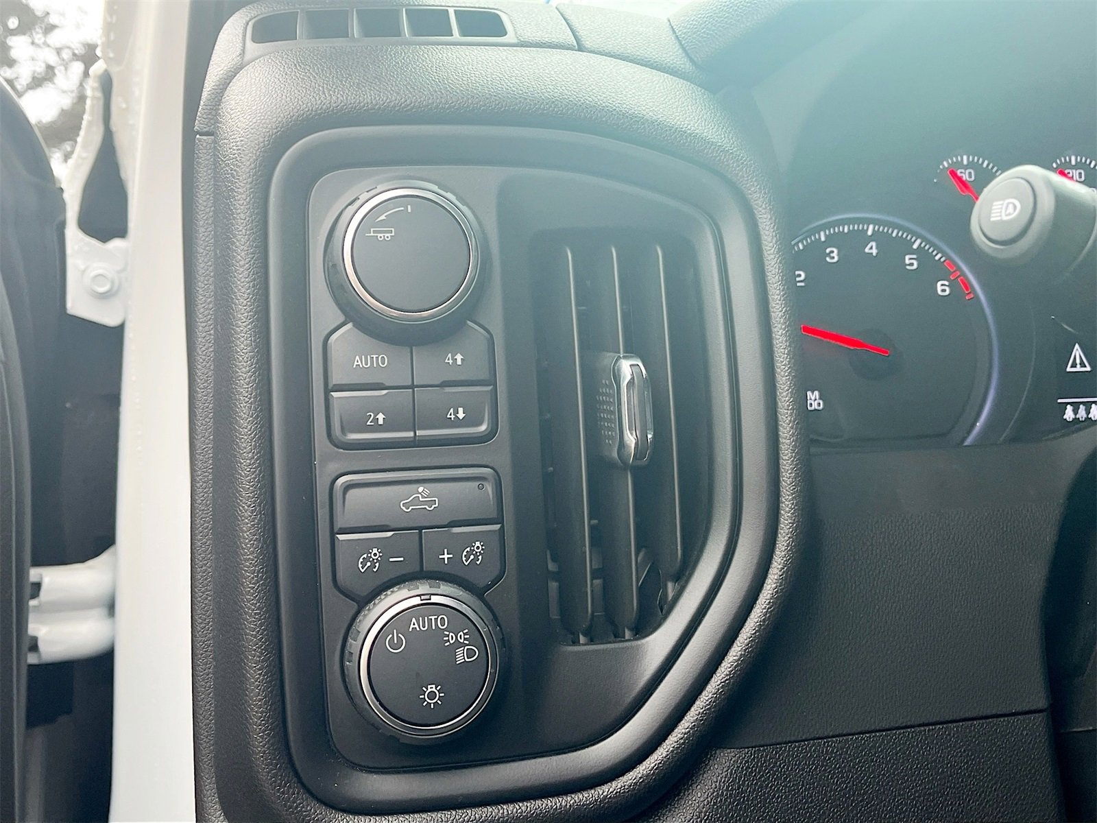 Used 2024 Chevrolet Silverado 1500 Custom Trail Boss image 10