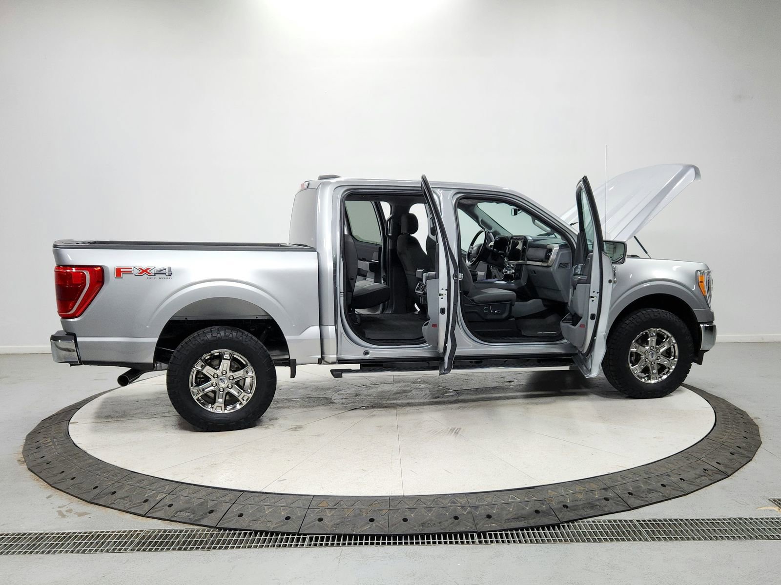 Used 2021 Ford F150 XLT w/ Equipment Group 302A High image 16
