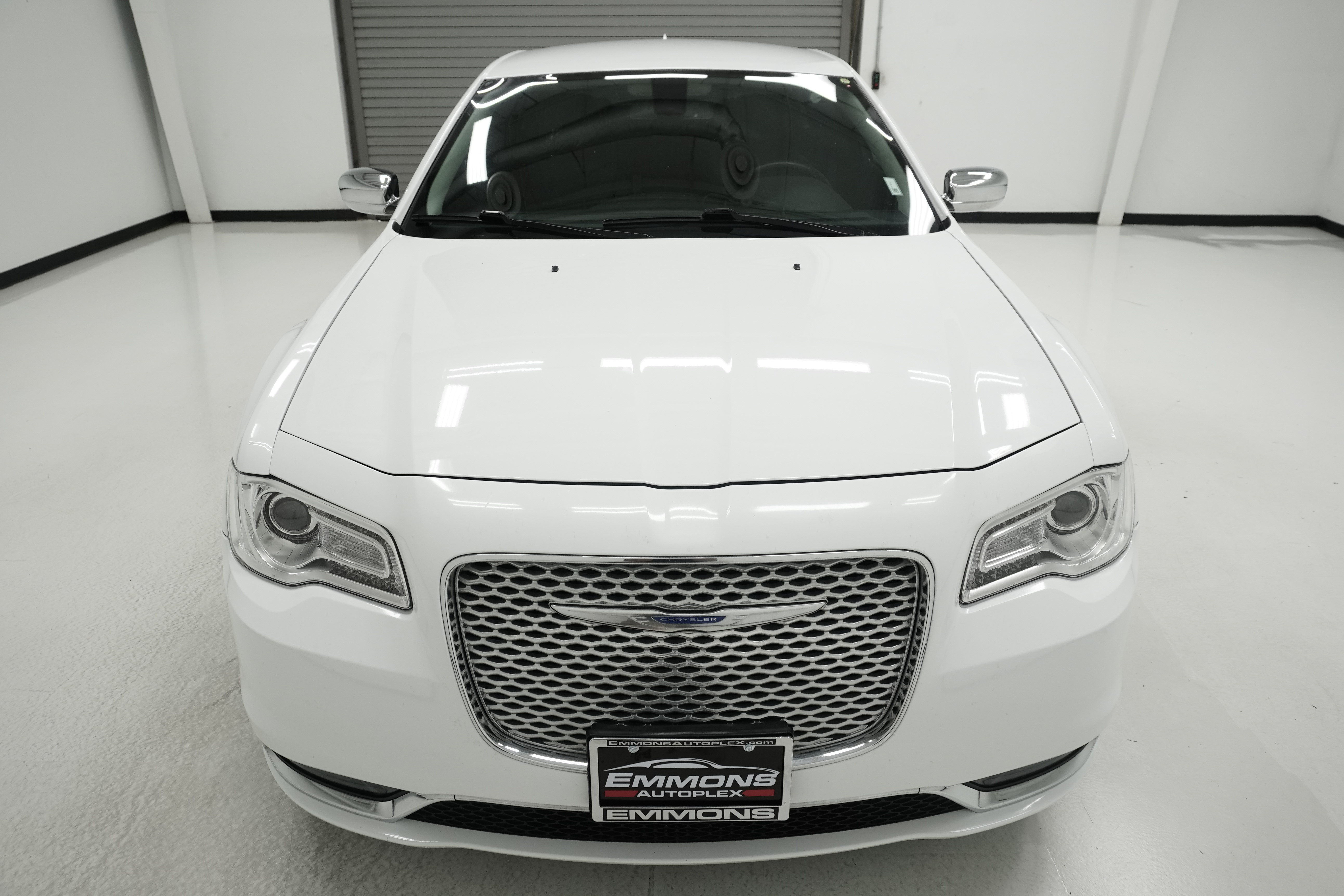 Used 2017 Chrysler 300 Limited w/ Driver Convenience Group RWD image 2