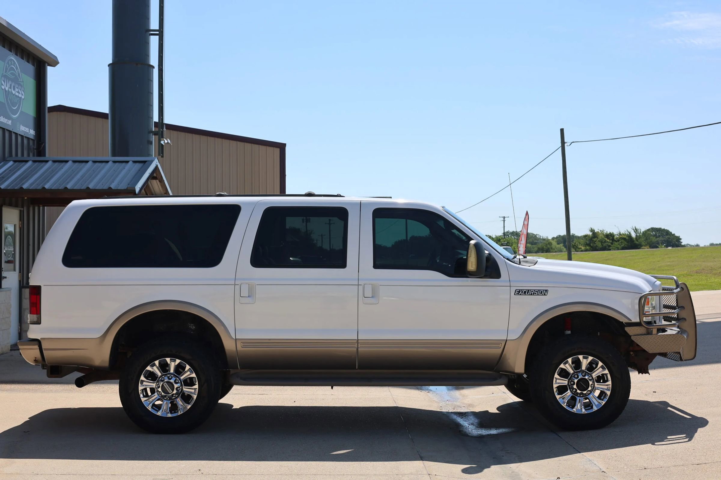 Used 2005 Ford Excursion Eddie Bauer AWD/4WD image 2