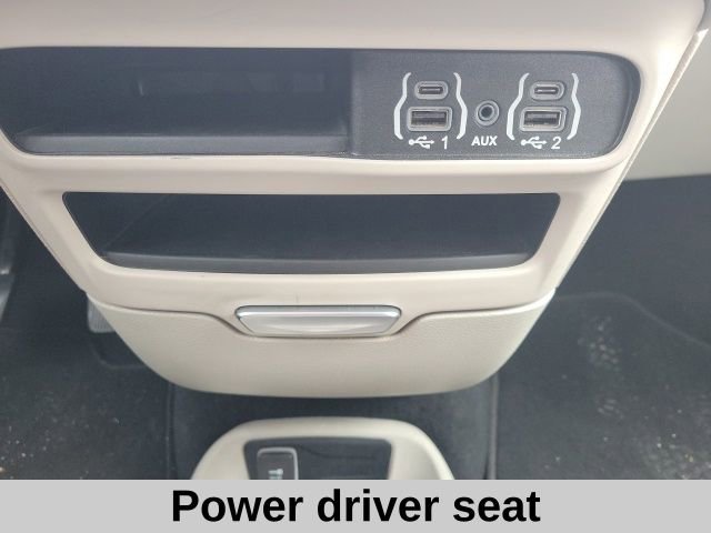 Used 2023 Chrysler Voyager LX image 6