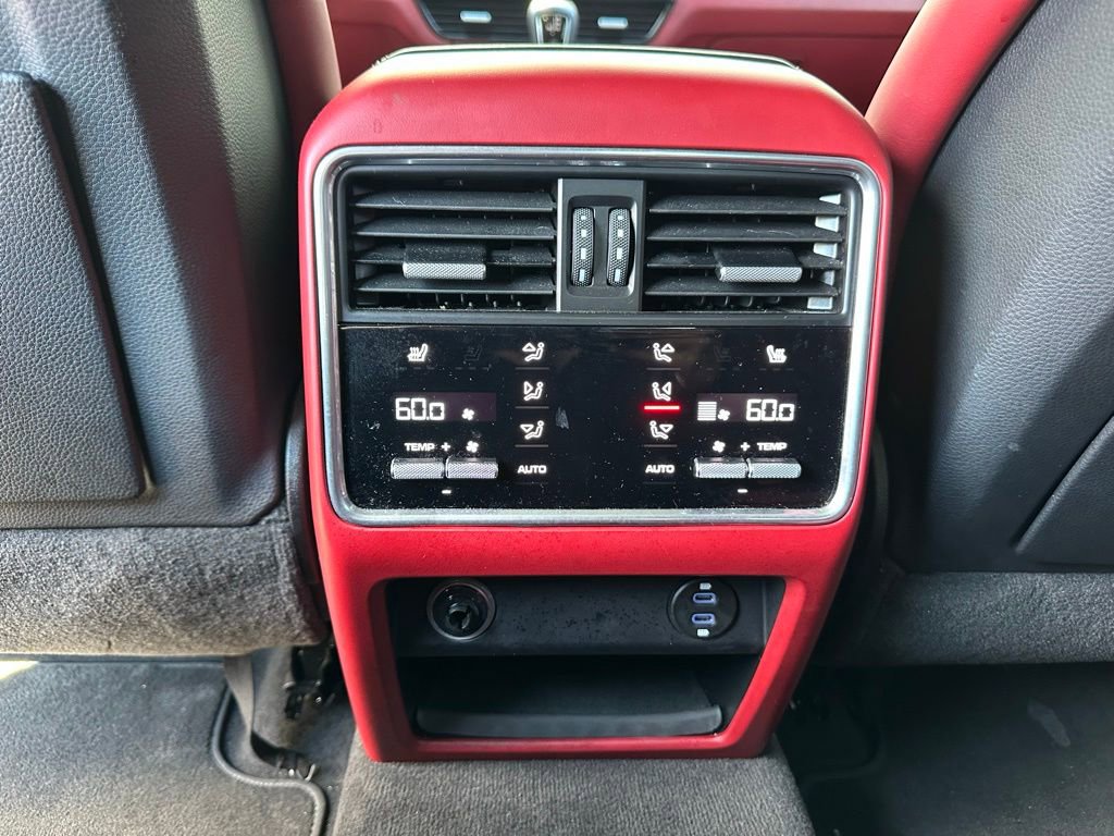 Certified 2023 Porsche Cayenne Platinum Edition image 36
