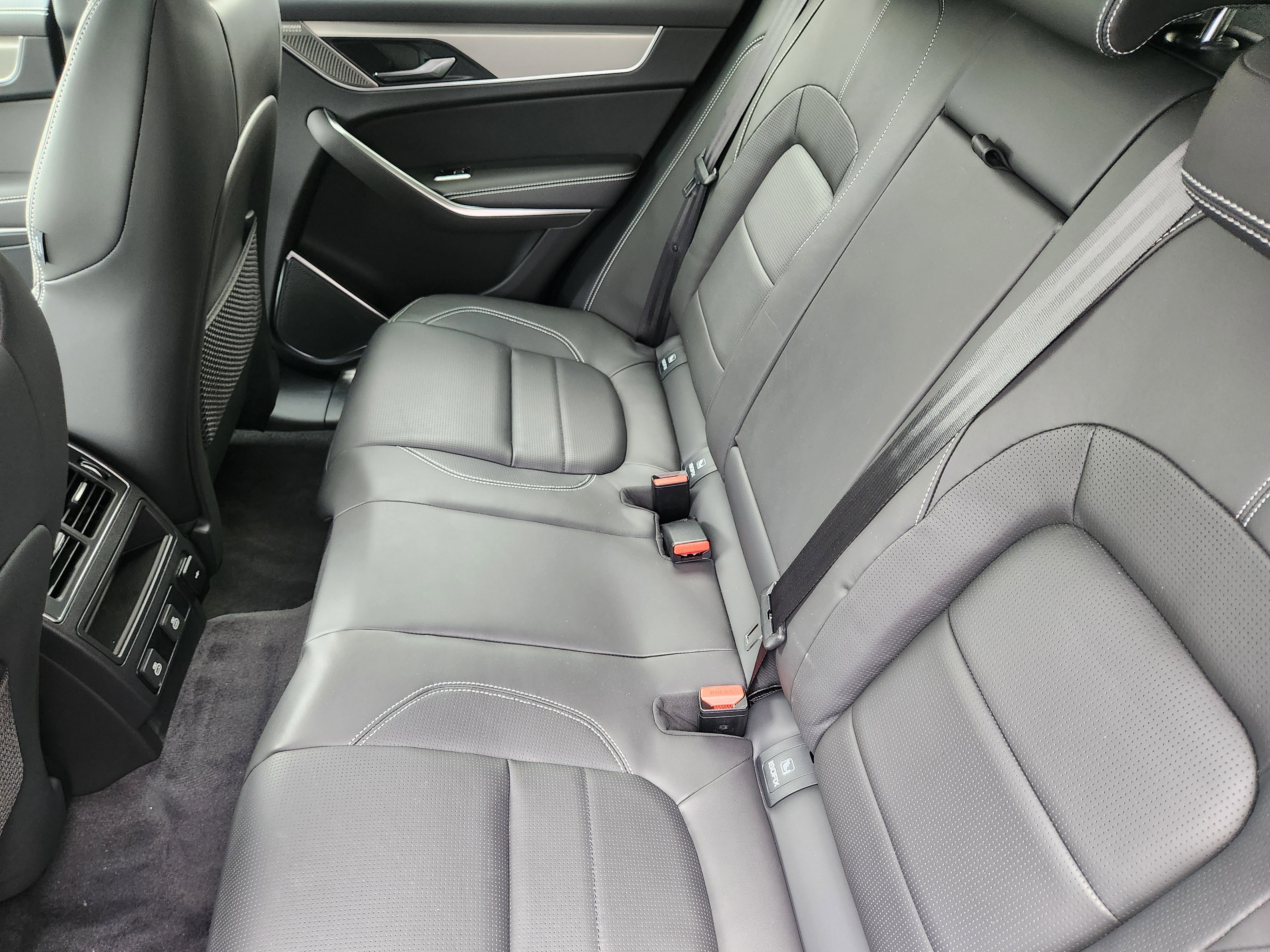 New 2026 Jaguar F-PACE R-Dynamic S image 16