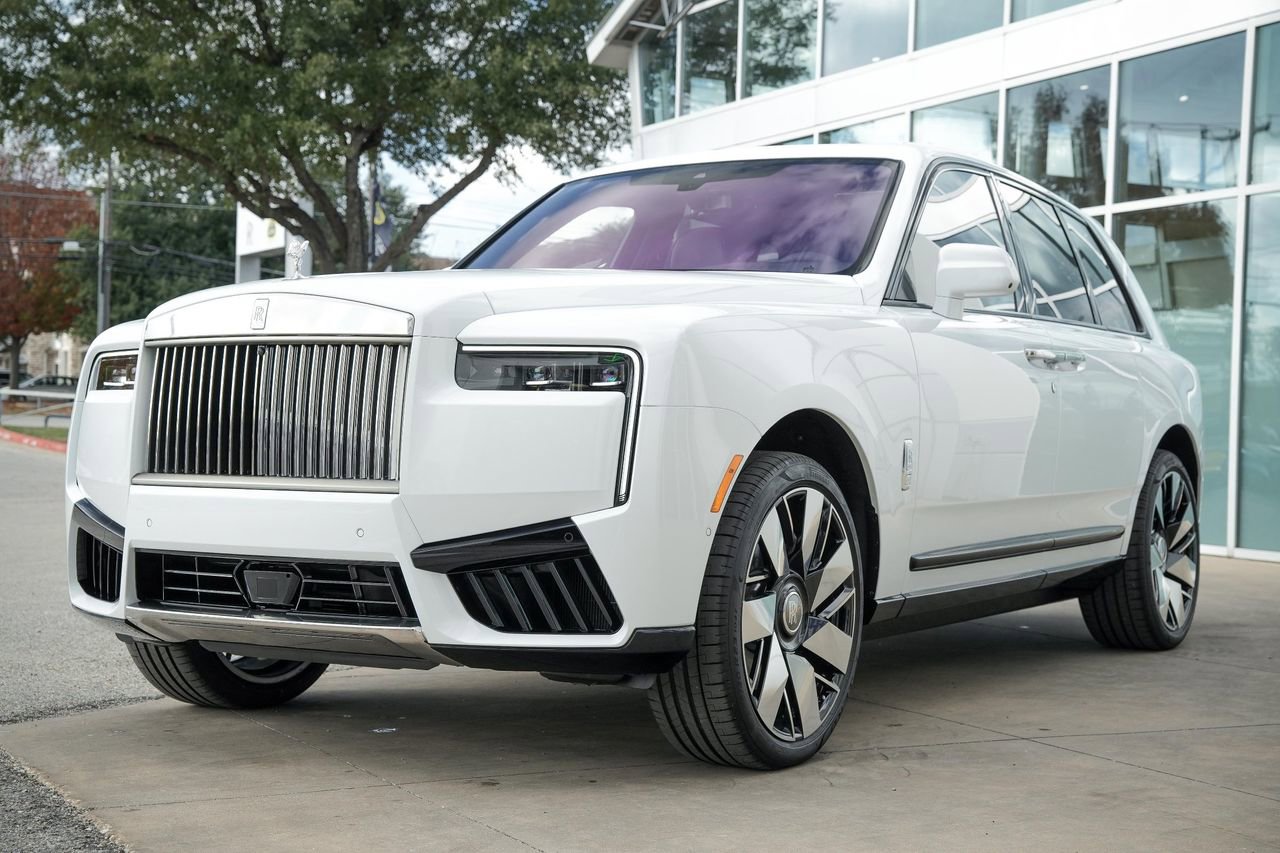 New 2026 Rolls-Royce Cullinan AWD/4WD image 5