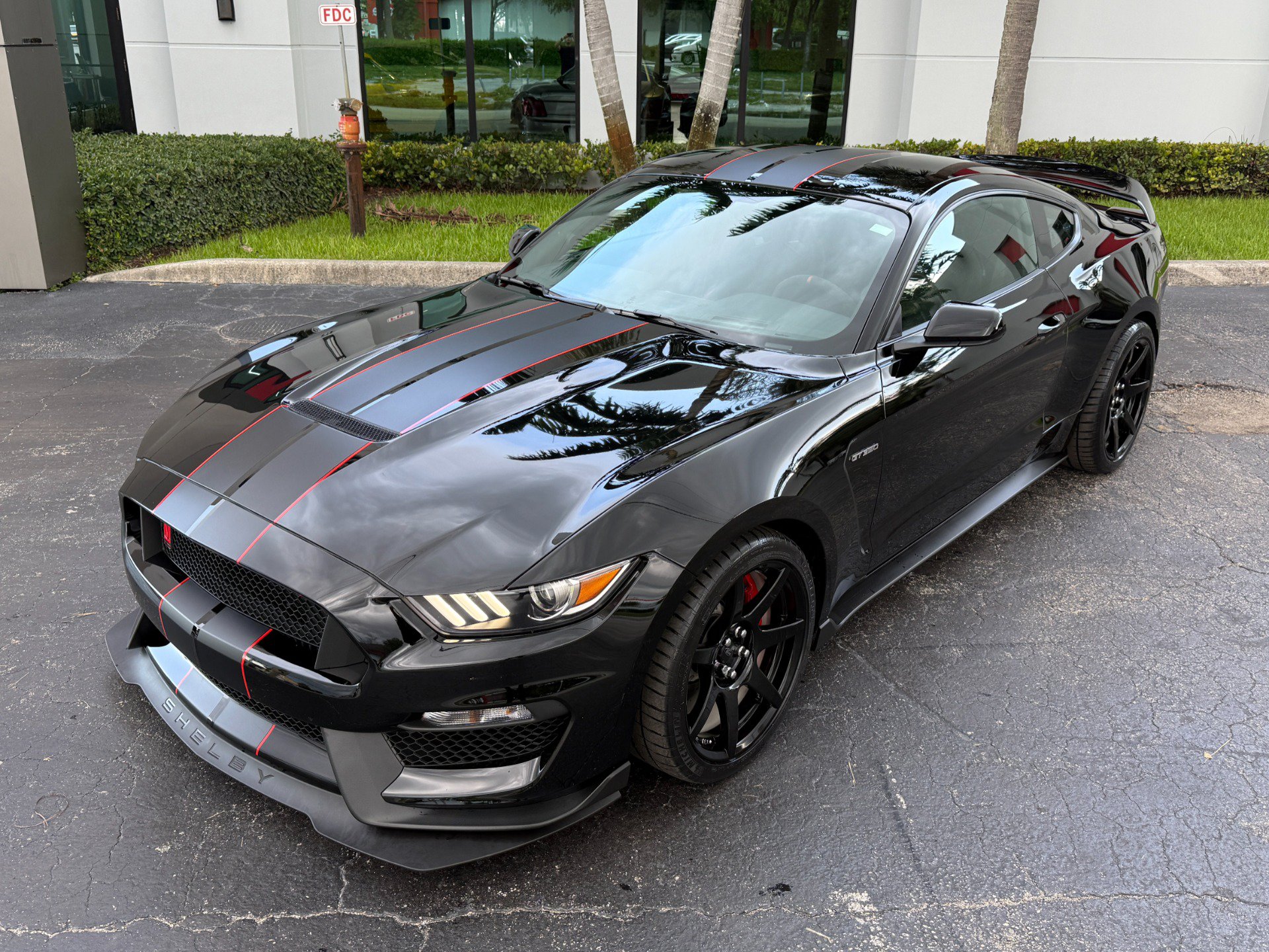 Used 2017 Ford Mustang Shelby GT350R w/ GT350R Equipment Group 920A RWD image 9