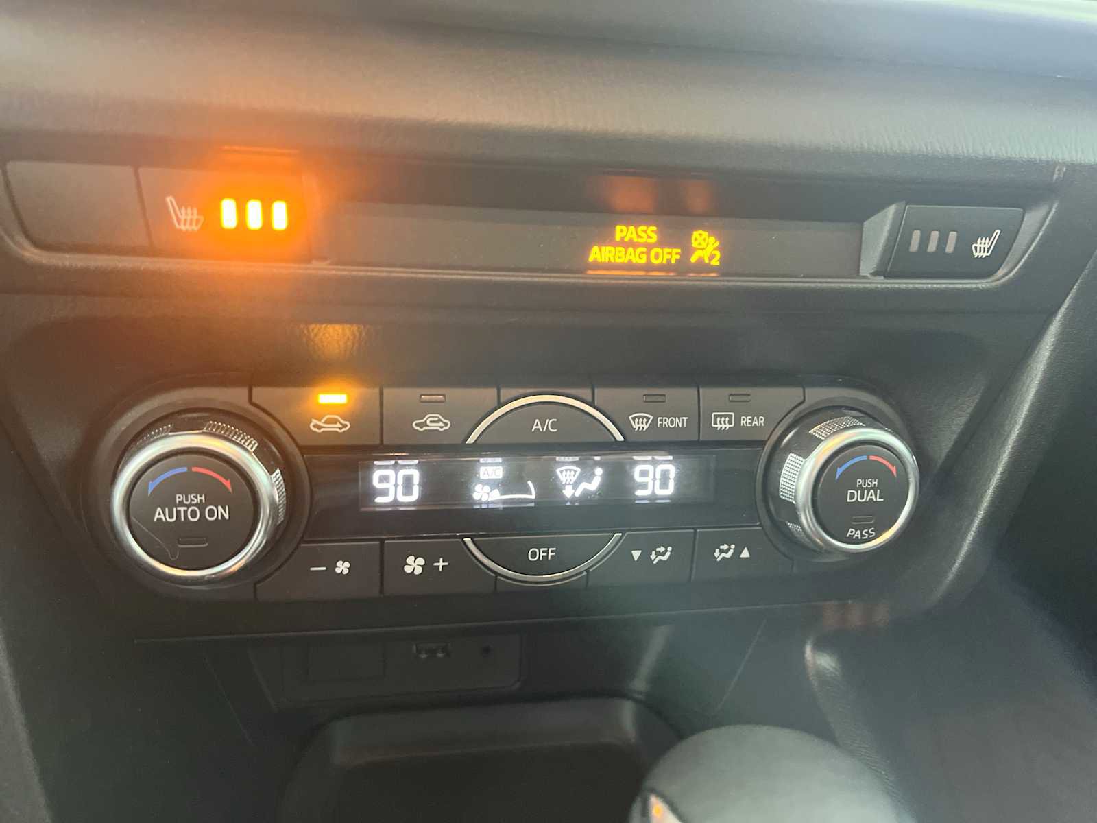 Used 2018 MAZDA MAZDA3 Touring image 16