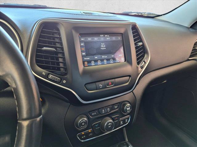 Used 2020 Jeep Cherokee Latitude Plus AWD/4WD image 13