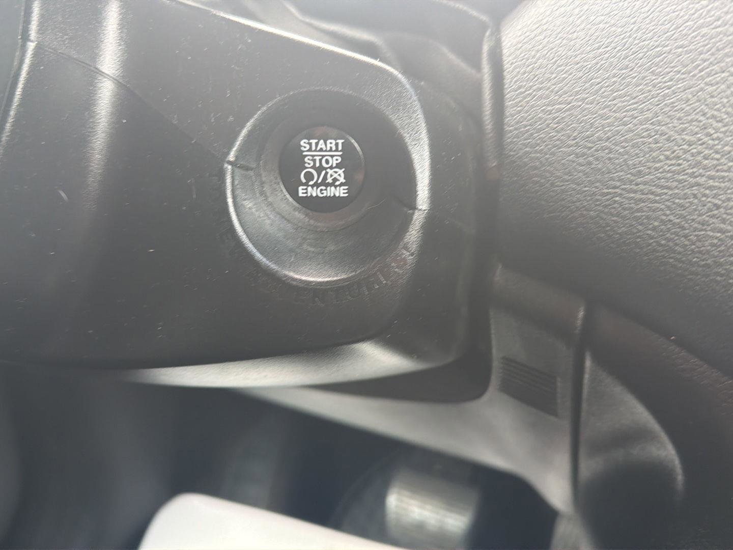 Used 2016 Jeep Renegade Latitude w/ Cold Weather Group image 28