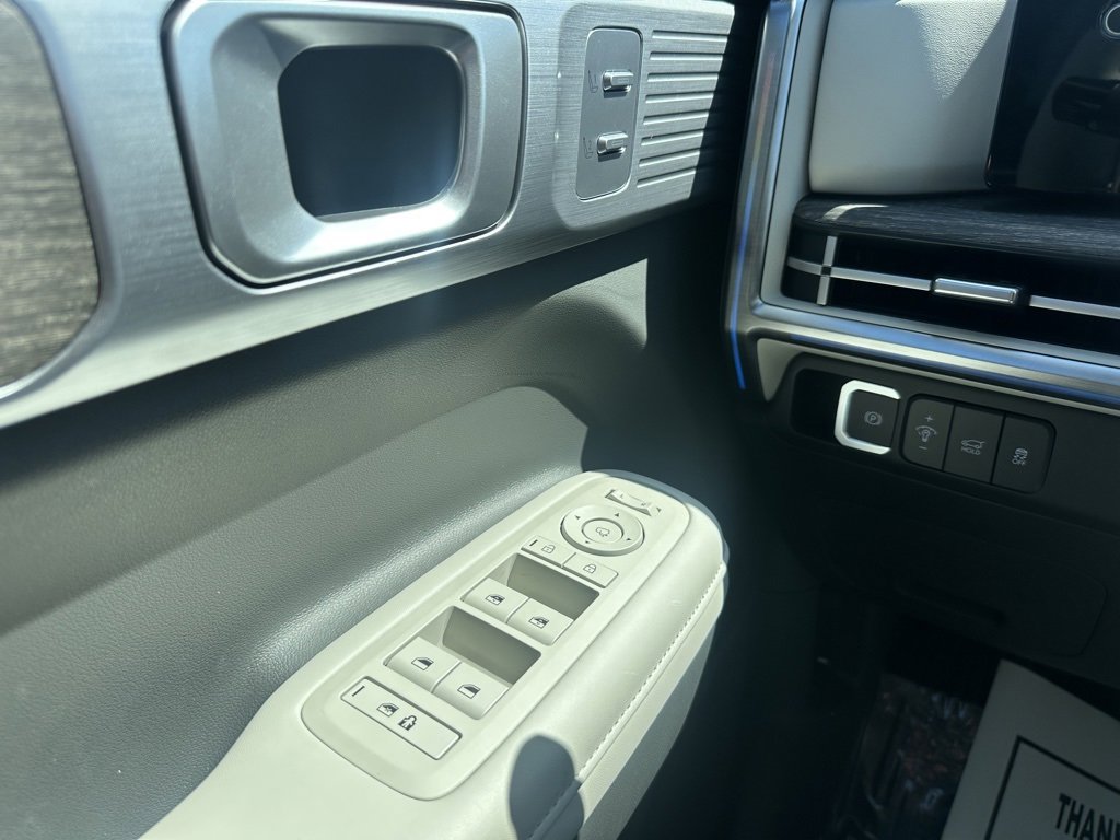 Used 2025 Hyundai Santa Fe Limited image 18