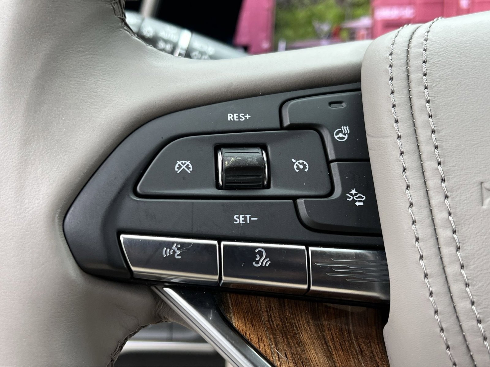 Used 2022 Cadillac Escalade Sport Platinum w/ LPO, ONYX Package image 31