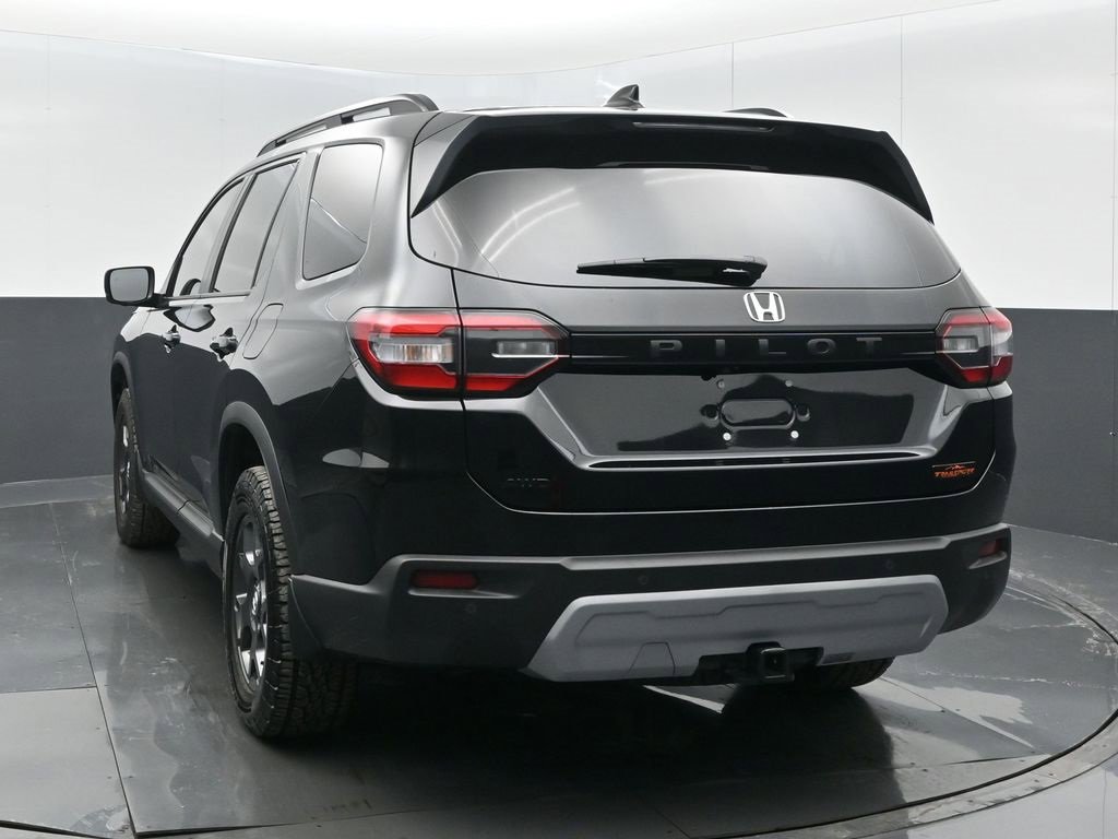 Used 2025 Honda Pilot TrailSport image 19