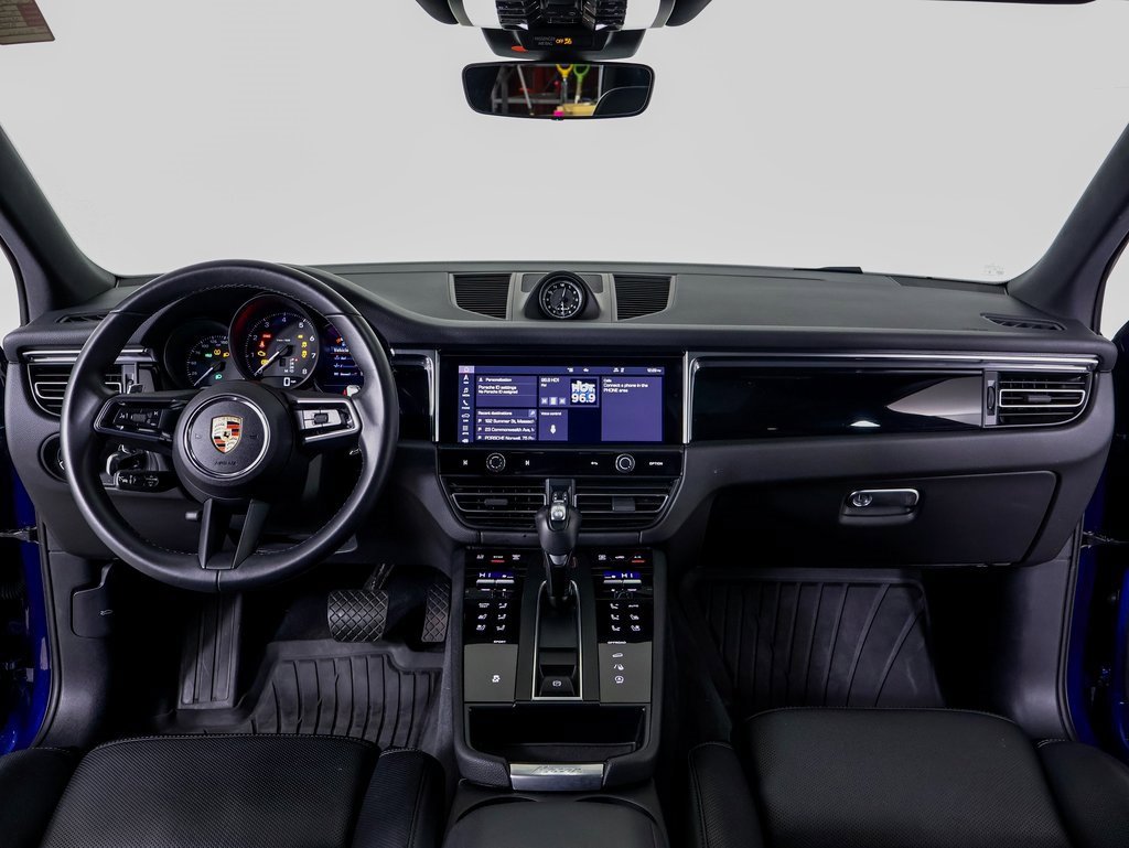 Used 2025 Porsche Macan image 11