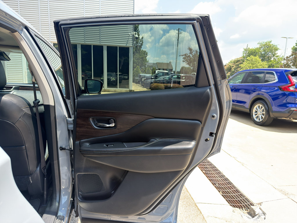Certified 2023 Nissan Murano Platinum w/ Cargo Package AWD/4WD image 17