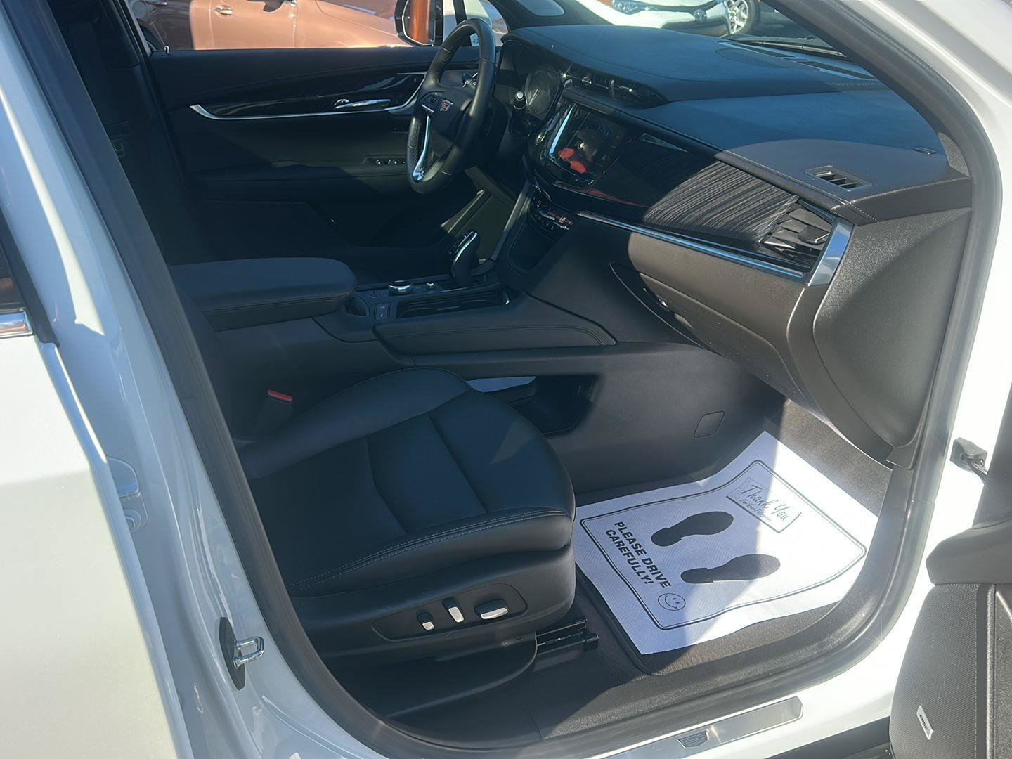 Used 2022 Cadillac XT6 Premium Luxury w/ Technology Package AWD/4WD image 9