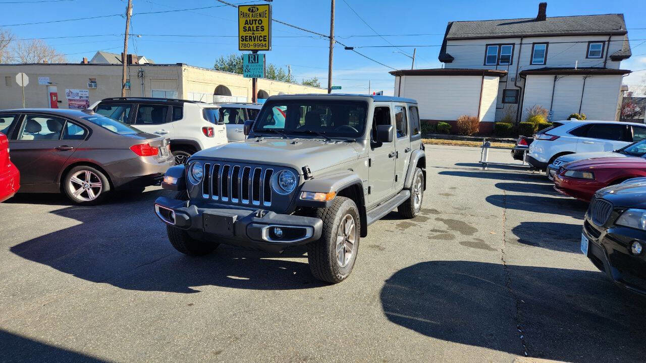 Used 2018 Jeep Wrangler Unlimited Sahara w/ Dual Top Group AWD/4WD image 4