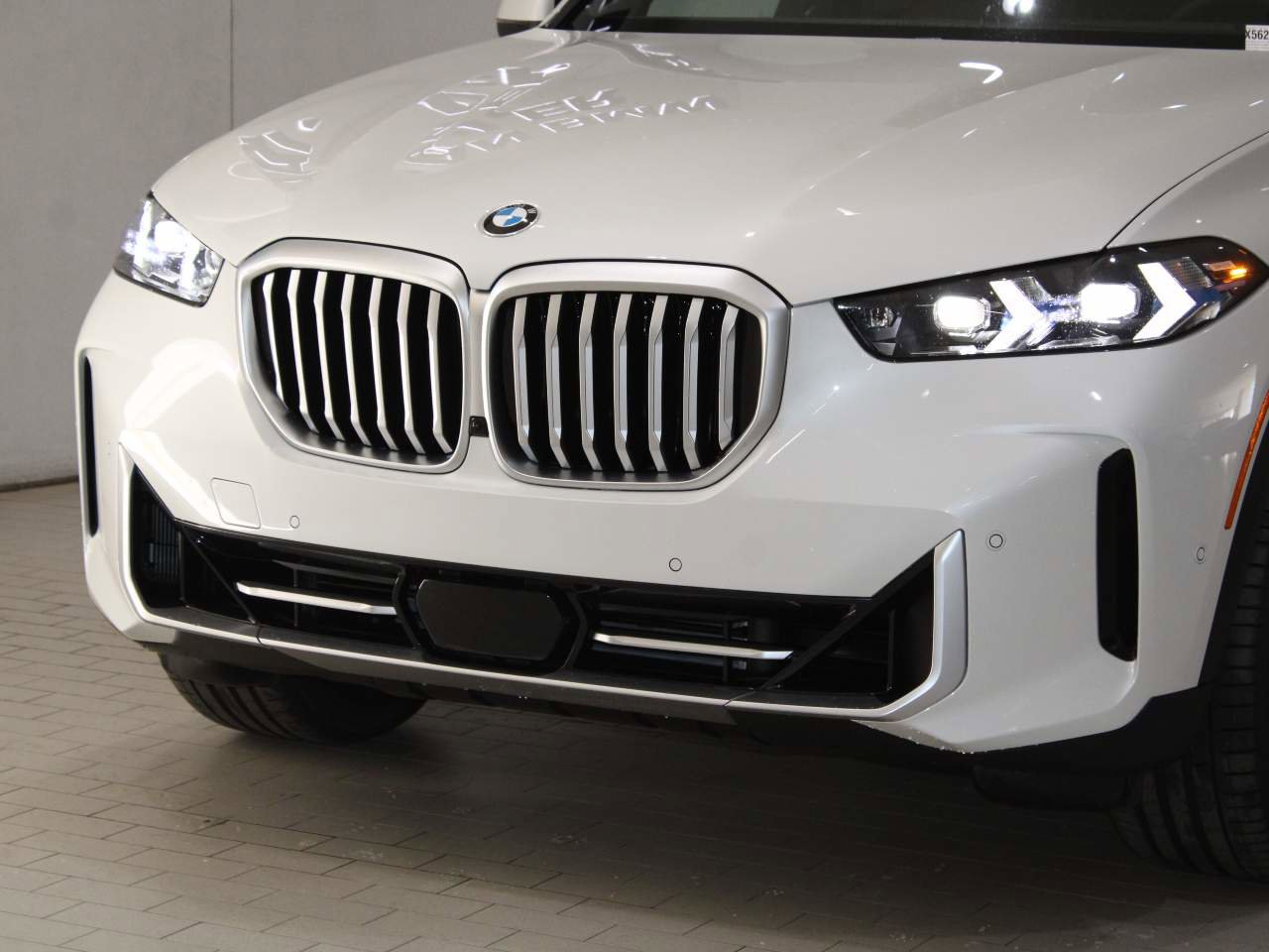 Certified 2026 BMW X5 sDrive40i w/ Climate Comfort Package RWD image 2