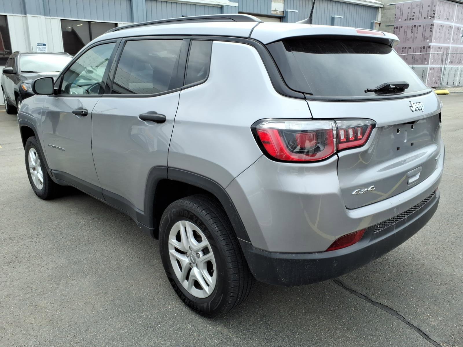 Used 2018 Jeep Compass Sport w/ Tech Group image 7