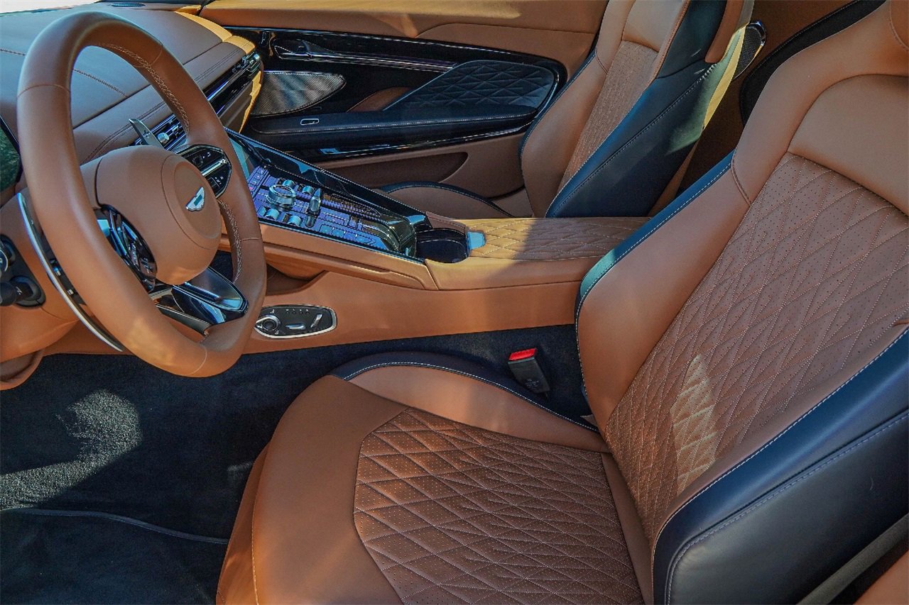Used 2024 Aston Martin DB12 image 21