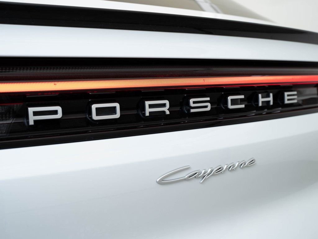 Certified 2024 Porsche Cayenne Coupe AWD/4WD image 19