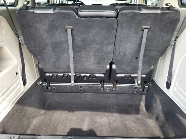 Used 2016 Chrysler Town & Country Touring FWD image 30