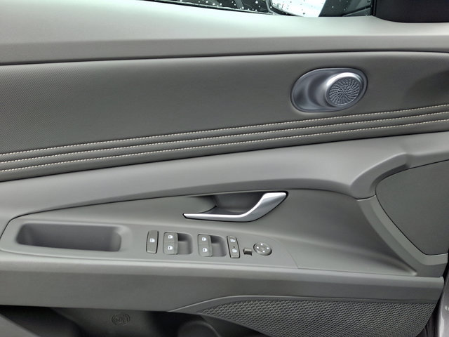 Used 2023 Hyundai Elantra SEL w/ Convenience Package image 12