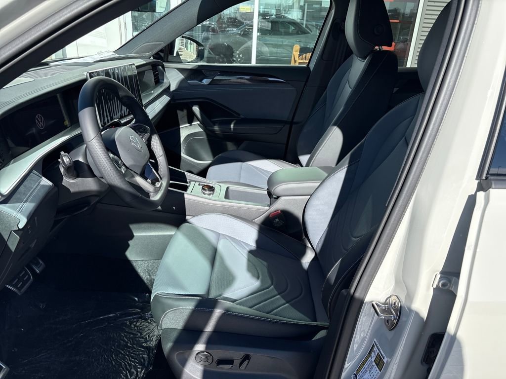 New 2026 Volkswagen Tiguan SE R-Line image 9