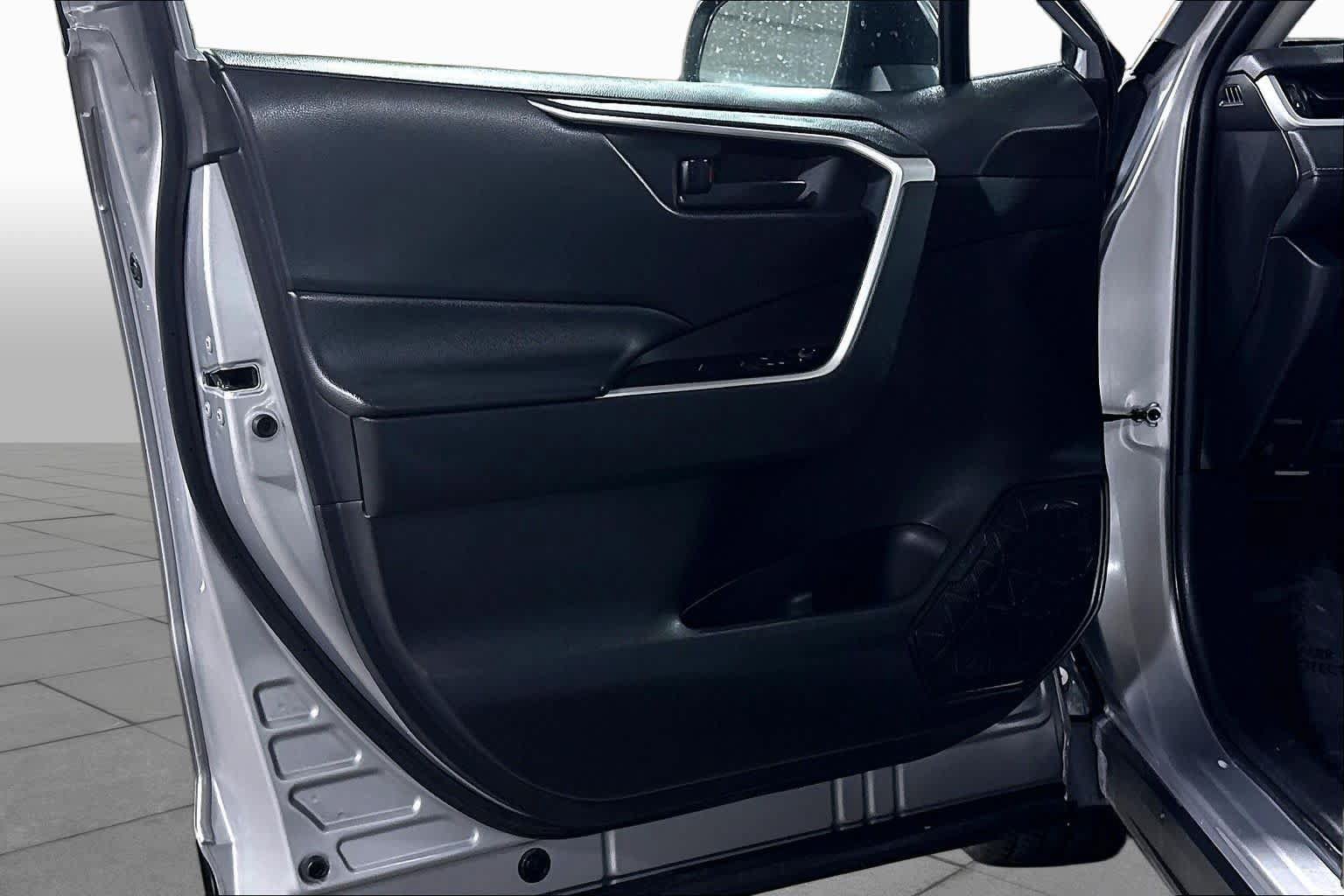 Certified 2021 Toyota RAV4 LE FWD image 21
