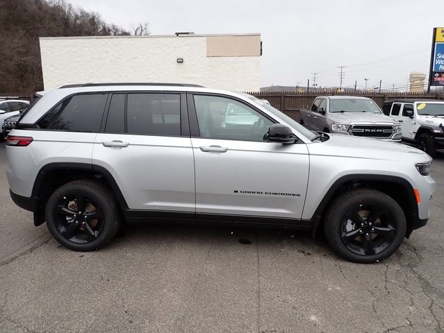 New 2025 Jeep Grand Cherokee Limited w/ Black Appearance Package image 8