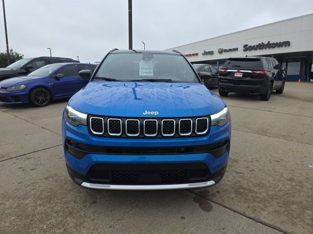 Used 2023 Jeep Compass Limited w/ Elite Group AWD/4WD image 2