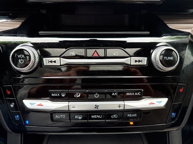 Used 2022 Ford Explorer Limited w/ Equipment Group 301A AWD/4WD image 27