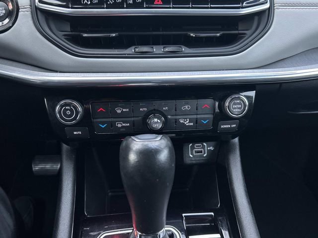 Used 2023 Jeep Compass Limited image 31