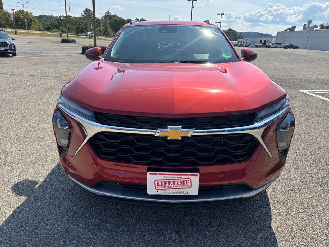 Used 2024 Chevrolet Trax LT w/ Sunroof Package image 8