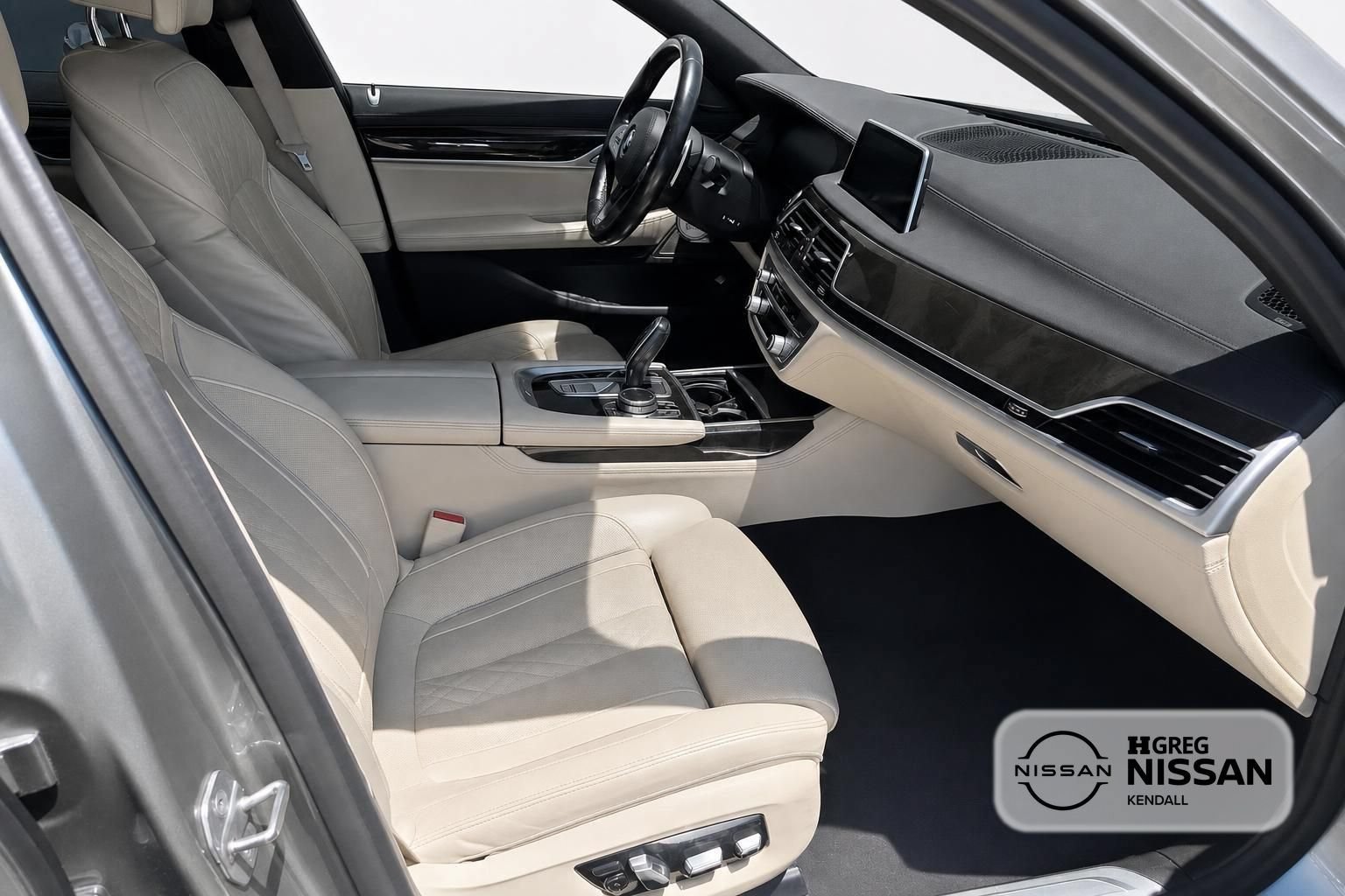Used 2021 BMW 740i w/ M Sport Package RWD image 12