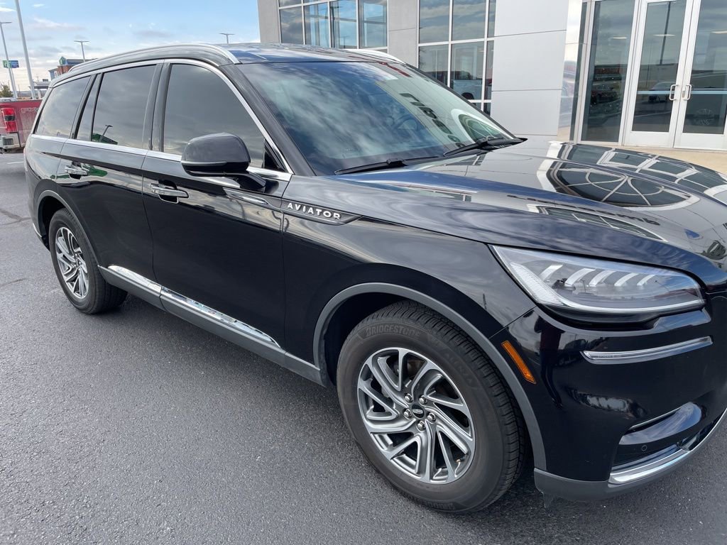 Used 2023 Lincoln Aviator AWD image 2
