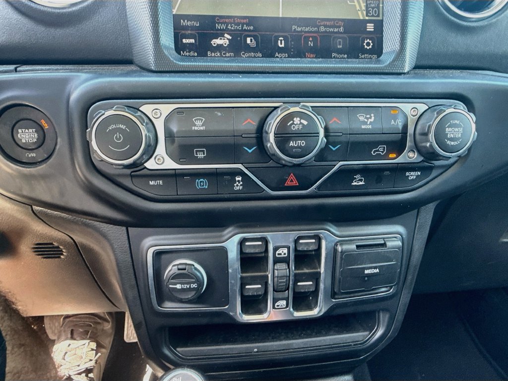 Used 2023 Jeep Wrangler Unlimited Sahara AWD/4WD image 17