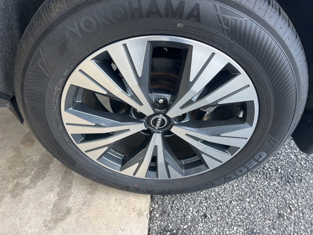 Used 2022 Nissan Rogue SV w/ SV Premium Package image 32