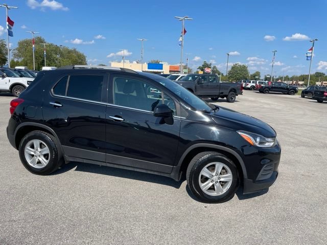Used 2020 Chevrolet Trax LT w/ Driver Confidence Package FWD image 2