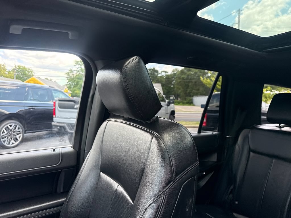 Used 2019 Ford Expedition XLT w/ Equipment Group 202A AWD/4WD image 44