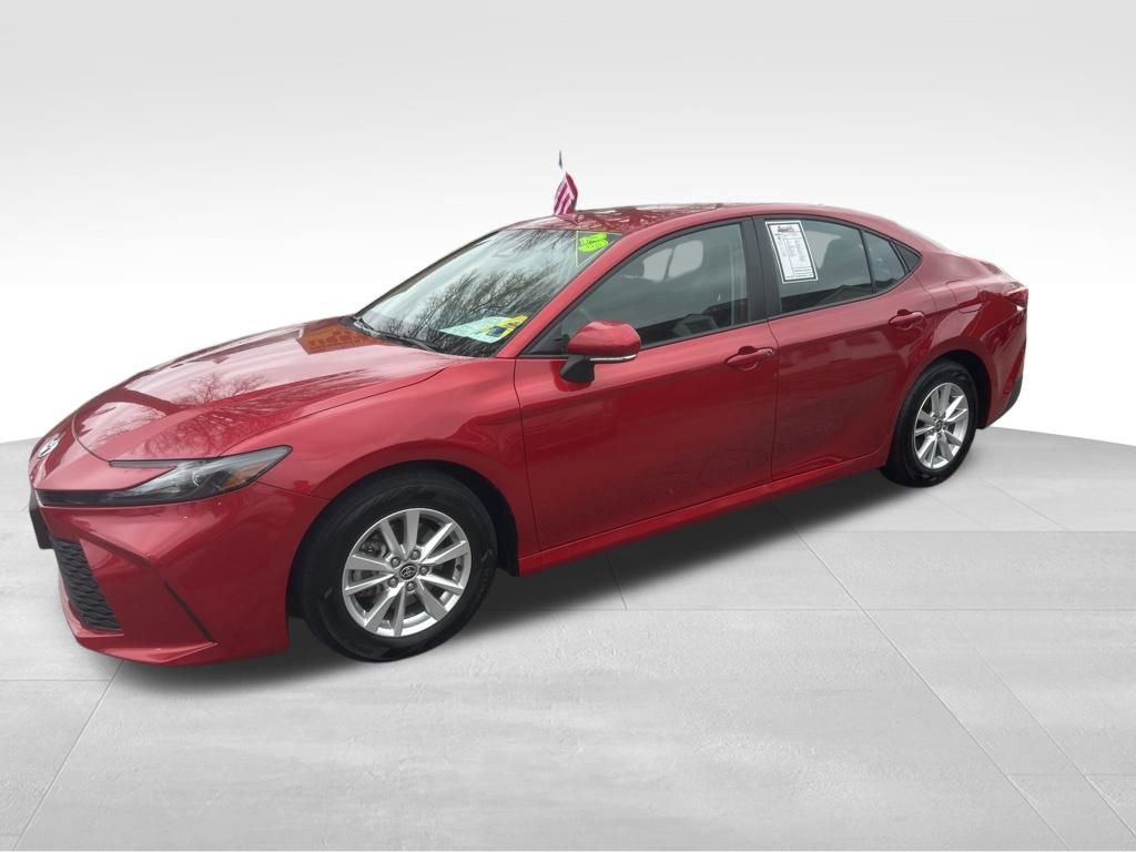 Used 2025 Toyota Camry LE image 3