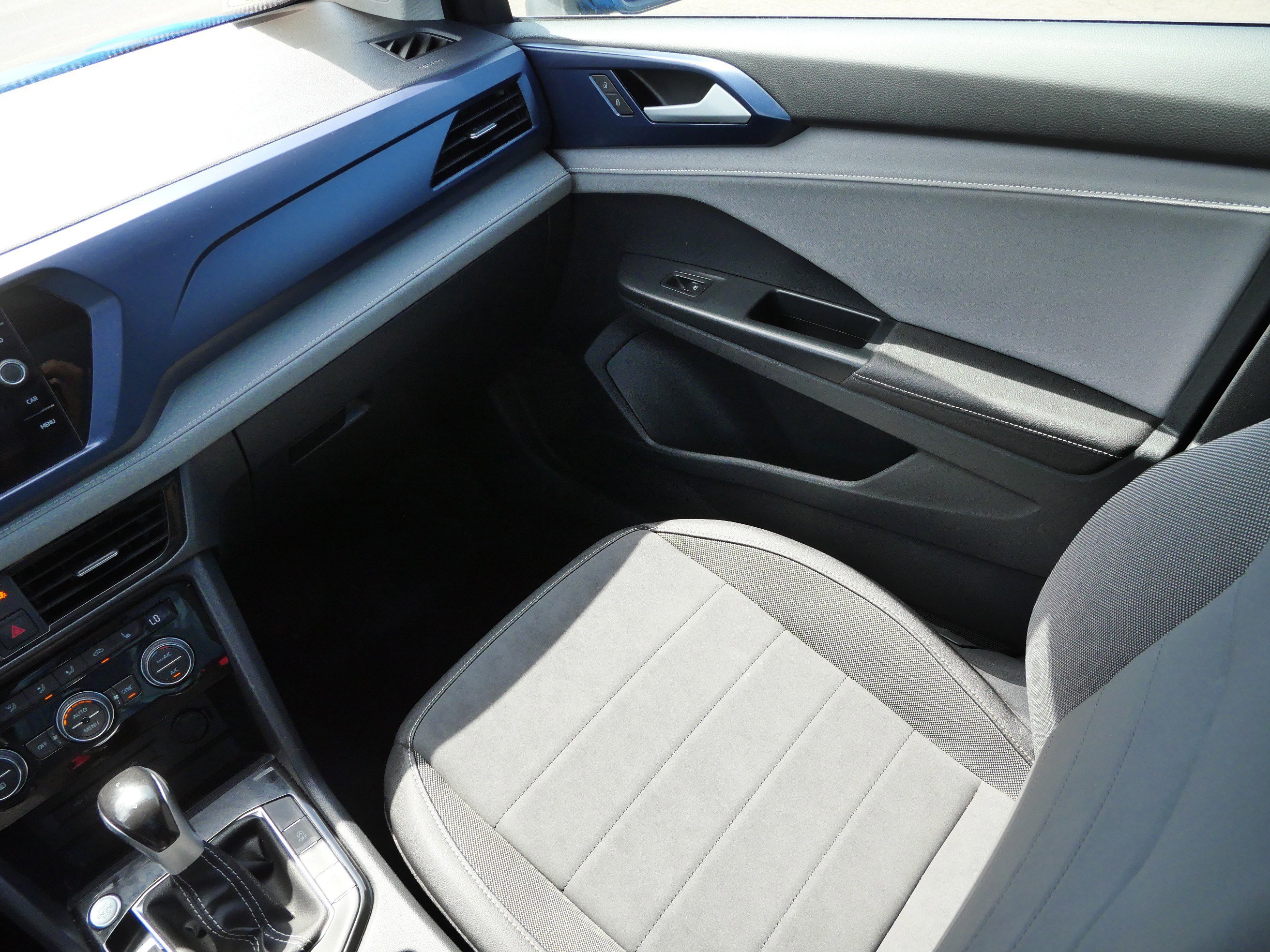 Certified 2024 Volkswagen Taos SE w/ Panoramic Sunroof Package AWD/4WD image 11